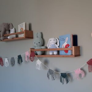 Macramé slinger