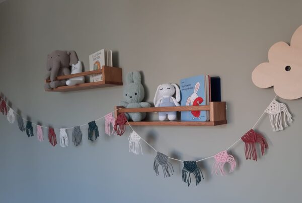 Macramé slinger